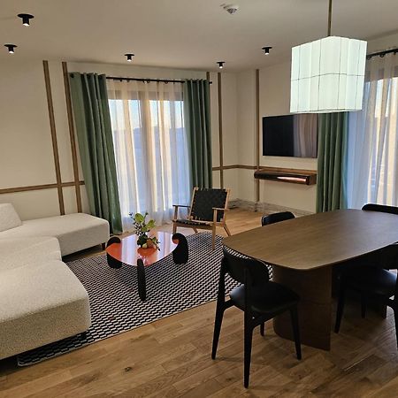 Aparthotel קריובה מראה חיצוני תמונה