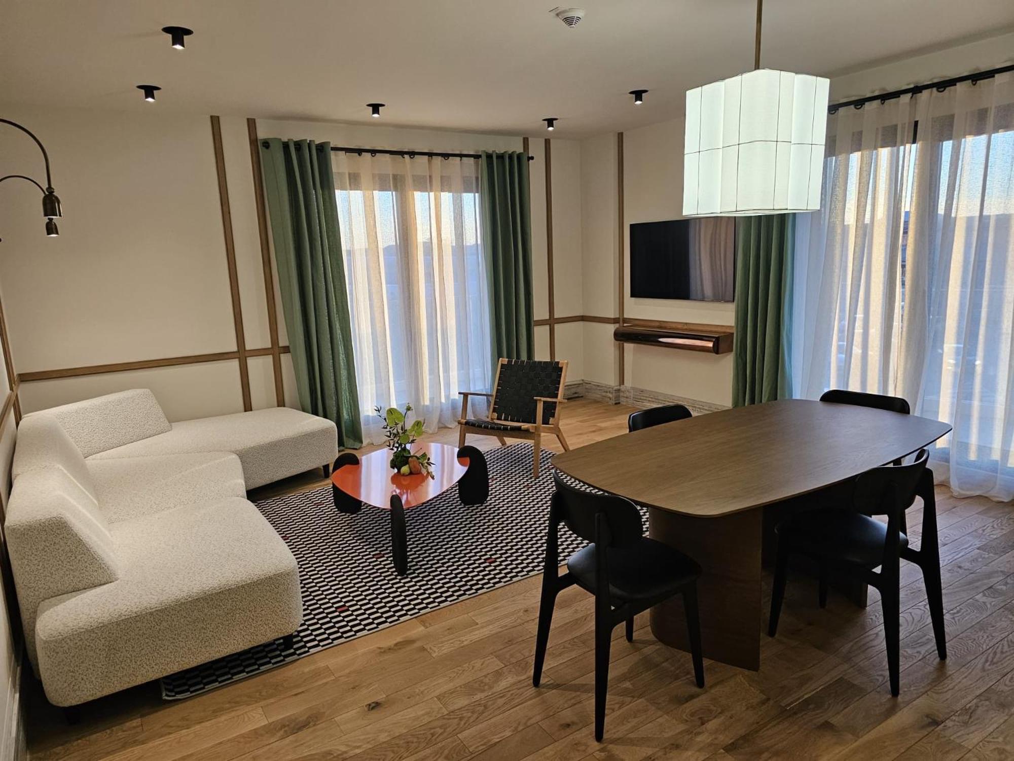 Aparthotel קריובה מראה חיצוני תמונה
